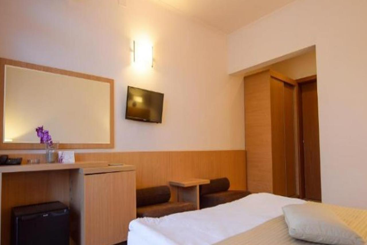 Hotel Sara Neptun Luaran gambar