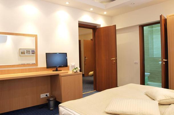 Hotel Sara Neptun Luaran gambar