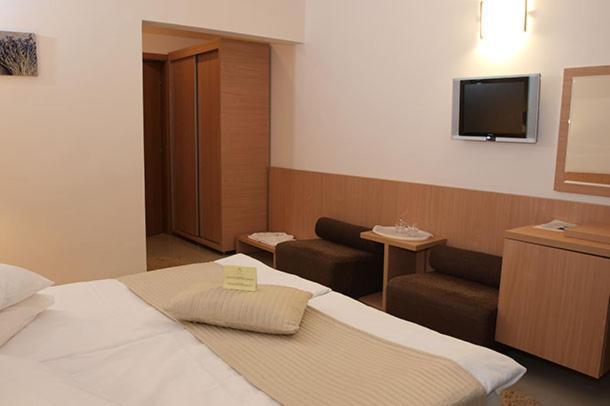 Hotel Sara Neptun Luaran gambar